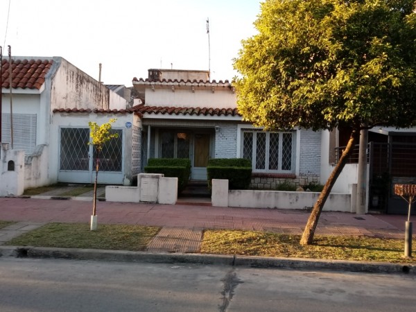 BARRIO JUNIORS CIUDAD CORDOBA - CASA EXCELENTE ESTADO 