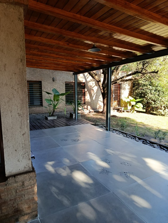 VILLA ALLENDE, TRES DORMITORIOS, GRAN SALA, PILETA, GRAN PARQUE