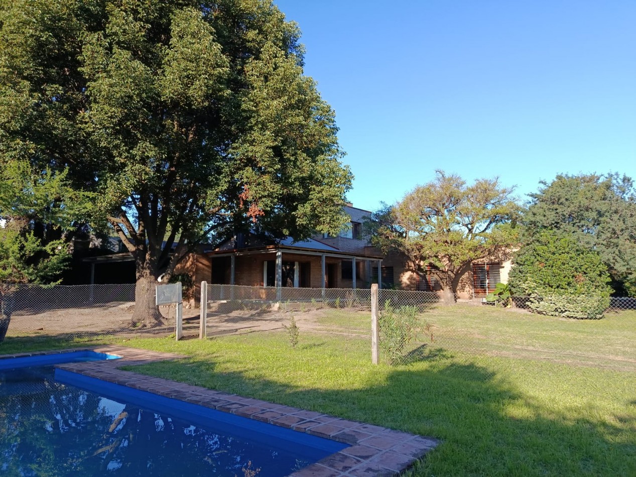 VILLA ALLENDE, TRES DORMITORIOS, GRAN SALA, PILETA, GRAN PARQUE