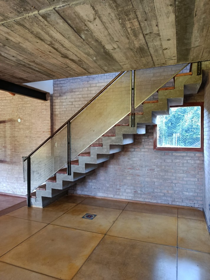 VILLA ALLENDE, TRES DORMITORIOS, GRAN SALA, PILETA, GRAN PARQUE