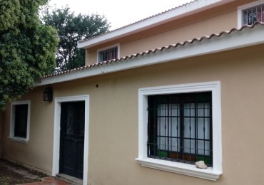 CASA A LA VENTA VILLA ALLENDE BARRIO CONDOR ALTO ,TRES DORMITORIOS CON PILETA 